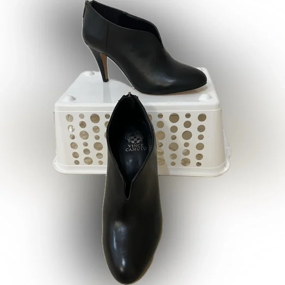 NWOT Vince Camuto Black Leather heel bootie - Picture 1 of 6